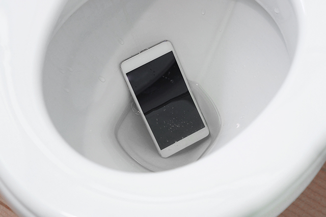 トイレに詰まった物が出てきたら、どうすれば良い？